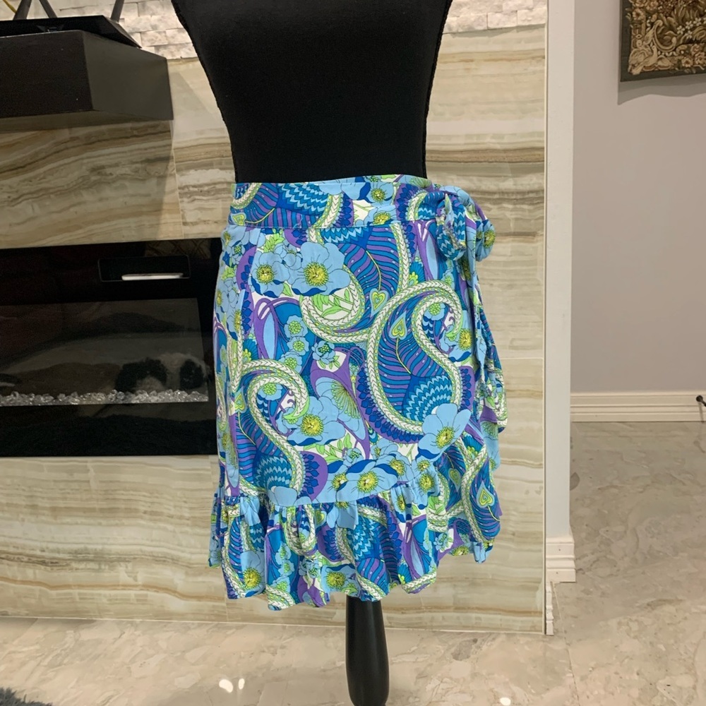 Women’s Scoop Wrap Around Short Frill Skirt. Size S (4-6)